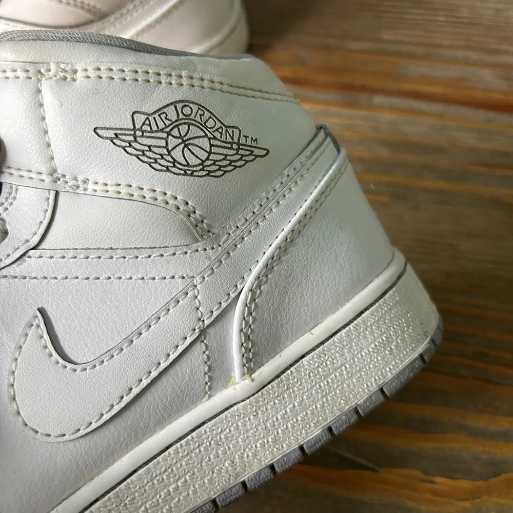 Jordan 1 Mid White Pure Platinum Kids‎ Sneakers 554725-112 Size 4.5Y